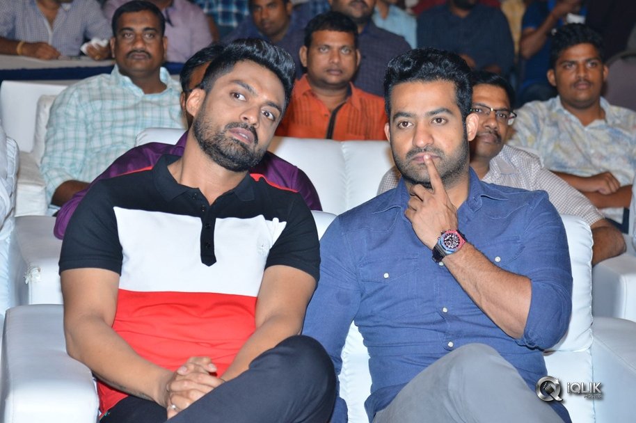 Naa-Nuvve-Pre-Release-Function-Photos